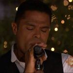 Maxwell performs "Lady In My Life"
