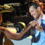 El DeBarge dancing with a female fan