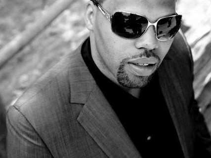 eric_roberson_black_and_white