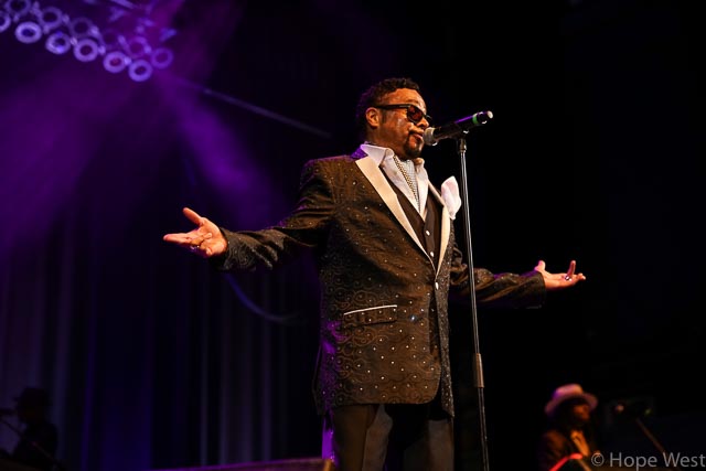 Morris Day performing at Kiss 104.1 Flashback Festival