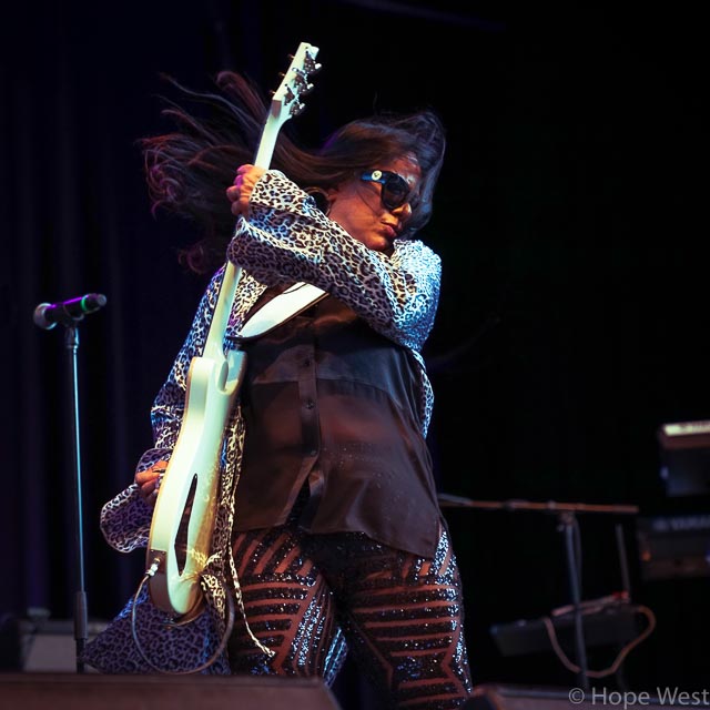 Sheila E. performing at Kiss 104.1 Flashback Festival