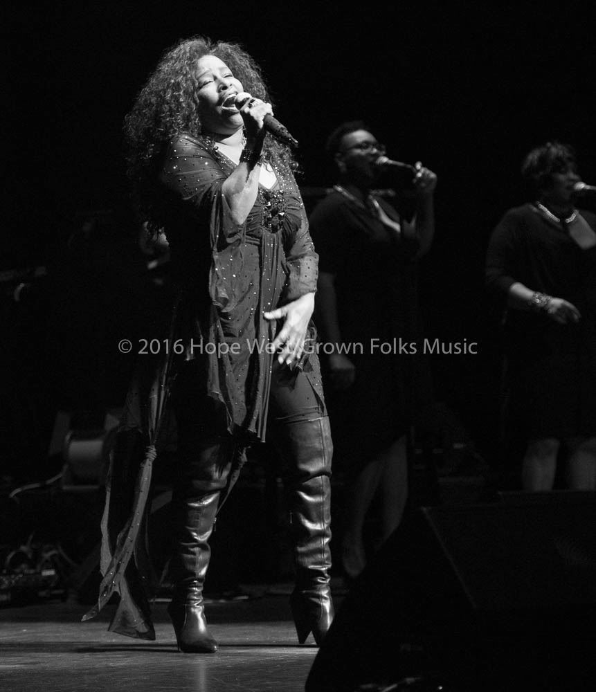 Chaka Khan in her return performance to the stage (Cobb Energy Performing Arts Centre)